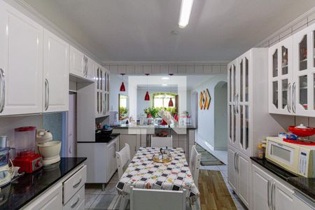 Casa à venda com 750m², 7 quartos e 3 vagas Casa à venda com 750m², 7 quartos e 3 vagasCasa 2 - Cozinha