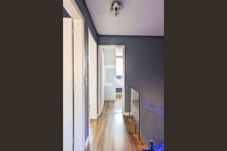 Casa de condomínio à venda com 111m², 3 quartos e 2 vagasEscada