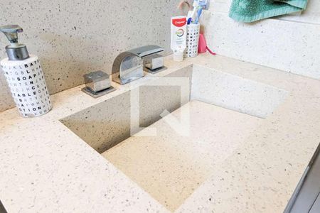 Casa de condomínio à venda com 111m², 3 quartos e 2 vagasBanheiro da suíte