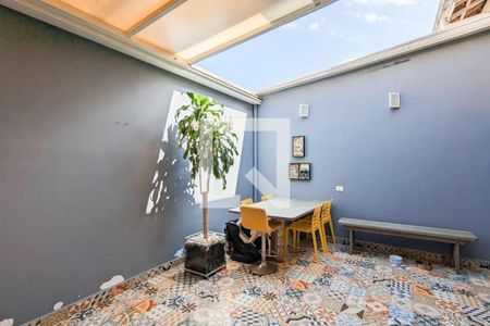 Casa de condomínio à venda com 111m², 3 quartos e 2 vagasChurrasqueira e área de serviço