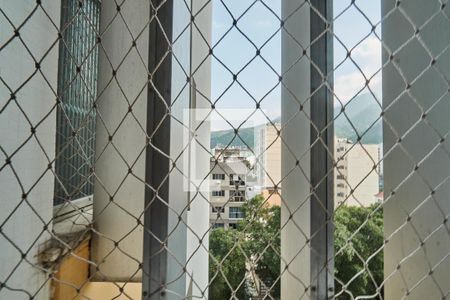 Apartamento à venda com 76m², 2 quartos e 1 vagaÁrea de Serviço Vista