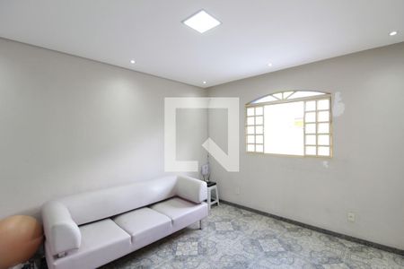 Sala de casa para alugar com 3 quartos, 458m² em Maria Helena (justinópolis), Ribeirão das Neves