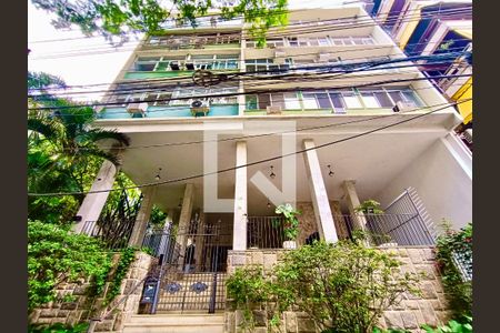Apartamento para alugar com 100m², 2 quartos e 1 vagaFachada com cartaz QA.