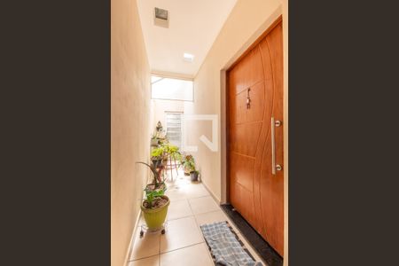 Casa à venda com 180m², 3 quartos e 3 vagas Casa à venda com 180m², 3 quartos e 3 vagasEntrada