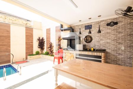 Casa à venda com 180m², 3 quartos e 3 vagas Casa à venda com 180m², 3 quartos e 3 vagasChurrasqueira