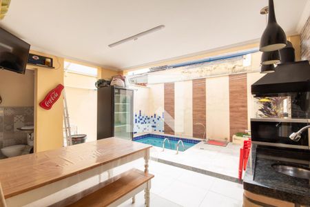 Casa à venda com 180m², 3 quartos e 3 vagas Casa à venda com 180m², 3 quartos e 3 vagasChurrasqueira