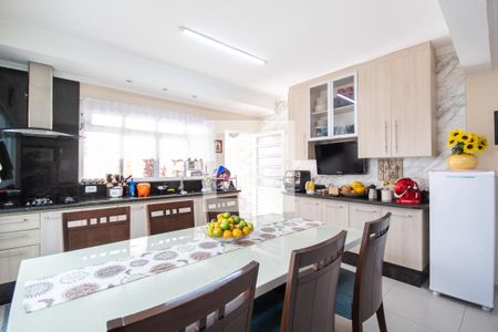 Casa à venda com 180m², 3 quartos e 3 vagas Casa à venda com 180m², 3 quartos e 3 vagasCozinha