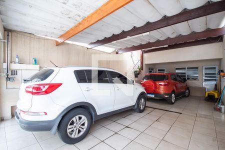 Casa à venda com 180m², 3 quartos e 3 vagas Casa à venda com 180m², 3 quartos e 3 vagasGaragem