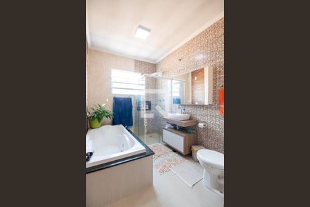 Casa à venda com 180m², 3 quartos e 3 vagas Casa à venda com 180m², 3 quartos e 3 vagasBanheiro da Suíte 1