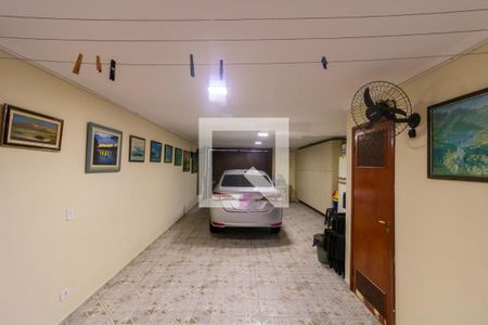 Casa à venda com 156m², 2 quartos e 4 vagas Casa à venda com 156m², 2 quartos e 4 vagasGaragem