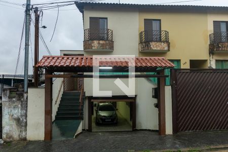 Casa à venda com 156m², 2 quartos e 4 vagas Casa à venda com 156m², 2 quartos e 4 vagasFachada