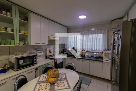 Casa à venda com 156m², 2 quartos e 4 vagas Casa à venda com 156m², 2 quartos e 4 vagasCozinha