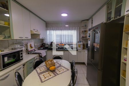 Casa à venda com 156m², 2 quartos e 4 vagas Casa à venda com 156m², 2 quartos e 4 vagasCozinha