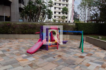 Apartamento à venda com 271m², 4 quartos e 5 vagas Apartamento à venda com 271m², 4 quartos e 5 vagasÁrea comum - Playground