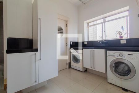 Apartamento à venda com 271m², 4 quartos e 5 vagas Apartamento à venda com 271m², 4 quartos e 5 vagasÁrea de Serviço
