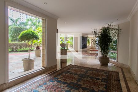 Apartamento à venda com 271m², 4 quartos e 5 vagas Apartamento à venda com 271m², 4 quartos e 5 vagasHall social