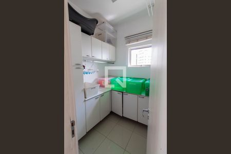 Apartamento à venda com 271m², 4 quartos e 5 vagas Apartamento à venda com 271m², 4 quartos e 5 vagasQuarto de Serviço