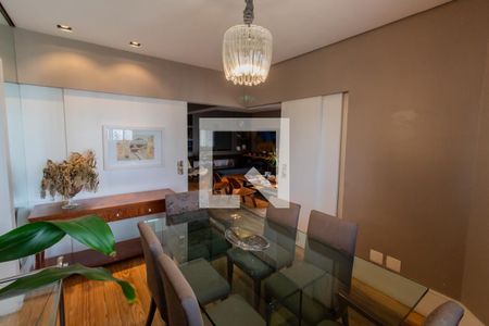 Apartamento à venda com 271m², 4 quartos e 5 vagas Apartamento à venda com 271m², 4 quartos e 5 vagasSala de Jantar