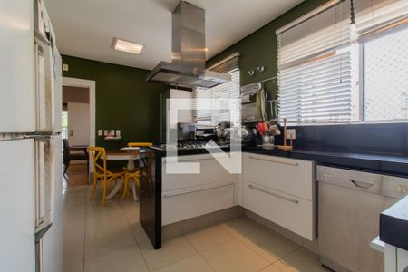 Apartamento à venda com 271m², 4 quartos e 5 vagas Apartamento à venda com 271m², 4 quartos e 5 vagasCozinha