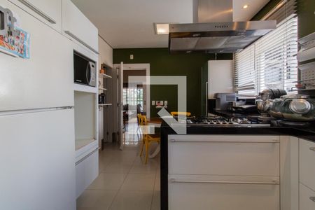 Apartamento à venda com 271m², 4 quartos e 5 vagas Apartamento à venda com 271m², 4 quartos e 5 vagasCozinha