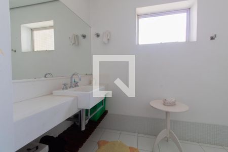Apartamento à venda com 271m², 4 quartos e 5 vagas Apartamento à venda com 271m², 4 quartos e 5 vagasBanheiro do Quarto 3