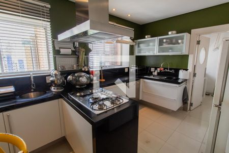 Apartamento à venda com 271m², 4 quartos e 5 vagas Apartamento à venda com 271m², 4 quartos e 5 vagasCozinha