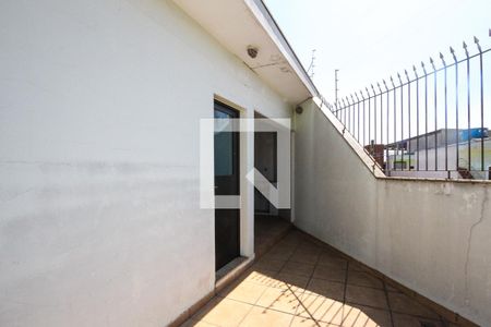 Casa à venda com 270m², 3 quartos e 4 vagas Casa à venda com 270m², 3 quartos e 4 vagasTerraço
