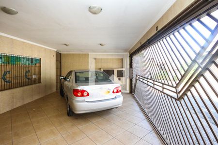 Casa à venda com 270m², 3 quartos e 4 vagas Casa à venda com 270m², 3 quartos e 4 vagasGaragem