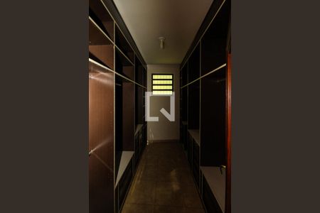 Casa à venda com 270m², 3 quartos e 4 vagas Casa à venda com 270m², 3 quartos e 4 vagasCloset