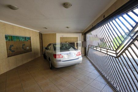 Casa à venda com 270m², 3 quartos e 4 vagas Casa à venda com 270m², 3 quartos e 4 vagasGaragem