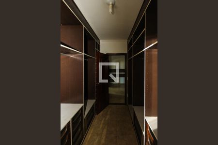 Casa à venda com 270m², 3 quartos e 4 vagas Casa à venda com 270m², 3 quartos e 4 vagasCloset