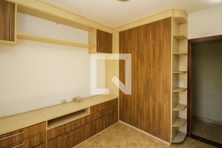 Casa à venda com 270m², 3 quartos e 4 vagas Casa à venda com 270m², 3 quartos e 4 vagasQuarto