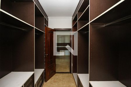 Casa à venda com 270m², 3 quartos e 4 vagas Casa à venda com 270m², 3 quartos e 4 vagasCloset