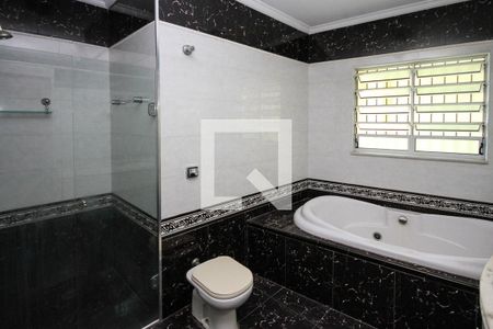 Casa à venda com 270m², 3 quartos e 4 vagas Casa à venda com 270m², 3 quartos e 4 vagasBanheiro da Suíte