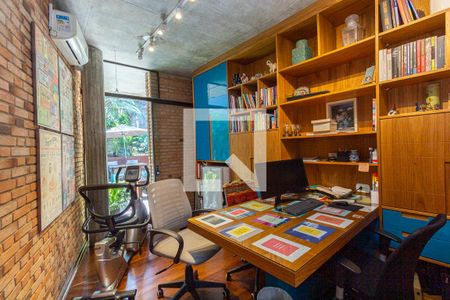 Casa à venda com 370m², 4 quartos e 4 vagas Casa à venda com 370m², 4 quartos e 4 vagasQuarto 2