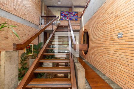 Escada de casa à venda com 4 quartos, 370m² em Sumaré, São Paulo