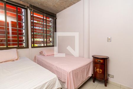 Casa à venda com 370m², 4 quartos e 4 vagas Casa à venda com 370m², 4 quartos e 4 vagasQuarto 4