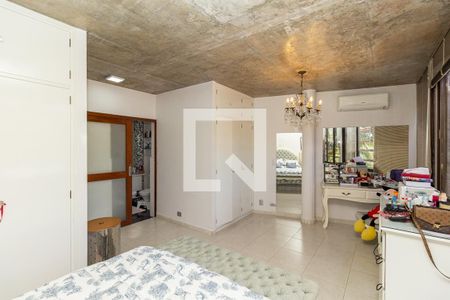 Casa à venda com 370m², 4 quartos e 4 vagas Casa à venda com 370m², 4 quartos e 4 vagasQuarto 6