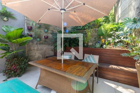 Casa à venda com 370m², 4 quartos e 4 vagas Casa à venda com 370m², 4 quartos e 4 vagasChurrasqueira