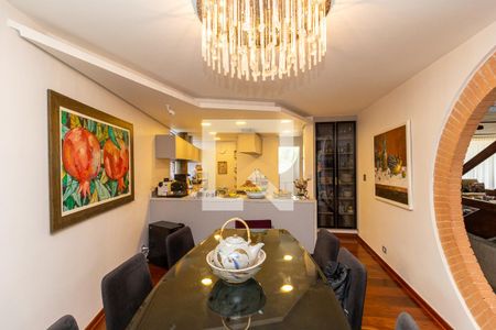 Casa à venda com 370m², 4 quartos e 4 vagas Casa à venda com 370m², 4 quartos e 4 vagasCozinha