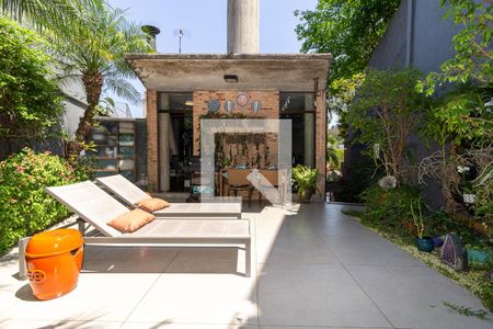 Casa à venda com 370m², 4 quartos e 4 vagas Casa à venda com 370m², 4 quartos e 4 vagasChurrasqueira