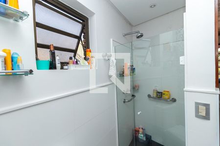 Casa à venda com 370m², 4 quartos e 4 vagas Casa à venda com 370m², 4 quartos e 4 vagasBanheiro 5