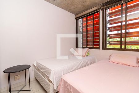 Casa à venda com 370m², 4 quartos e 4 vagas Casa à venda com 370m², 4 quartos e 4 vagasQuarto 4