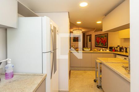 Casa à venda com 370m², 4 quartos e 4 vagas Casa à venda com 370m², 4 quartos e 4 vagasCozinha