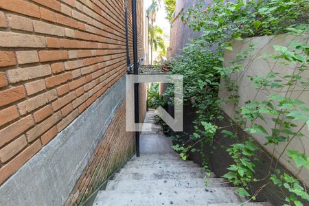 Casa à venda com 370m², 4 quartos e 4 vagas Casa à venda com 370m², 4 quartos e 4 vagasÁrea externa