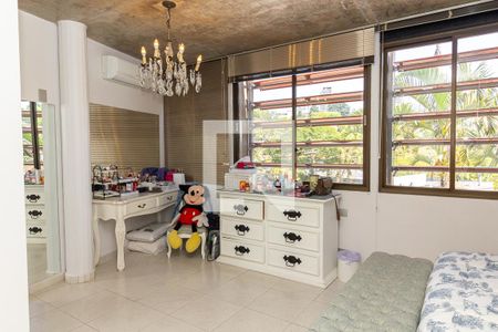 Casa à venda com 370m², 4 quartos e 4 vagas Casa à venda com 370m², 4 quartos e 4 vagasQuarto 6