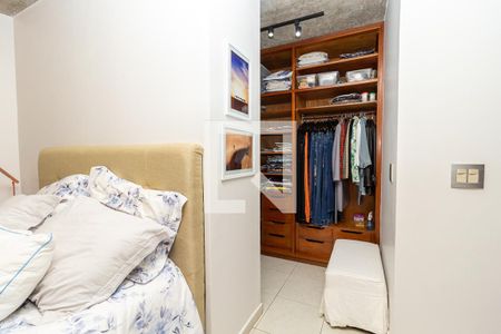 Casa à venda com 370m², 4 quartos e 4 vagas Casa à venda com 370m², 4 quartos e 4 vagasQuarto 5