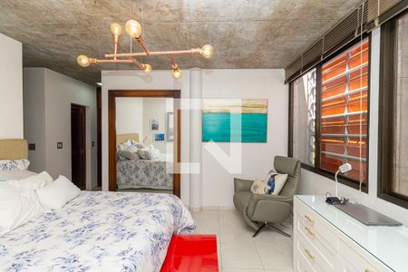 Casa à venda com 370m², 4 quartos e 4 vagas Casa à venda com 370m², 4 quartos e 4 vagasQuarto 5