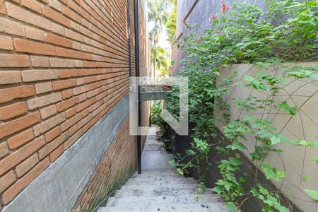 Casa à venda com 370m², 4 quartos e 4 vagas Casa à venda com 370m², 4 quartos e 4 vagasÁrea externa