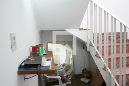 Casa à venda com 161m², 3 quartos e 2 vagasEscada